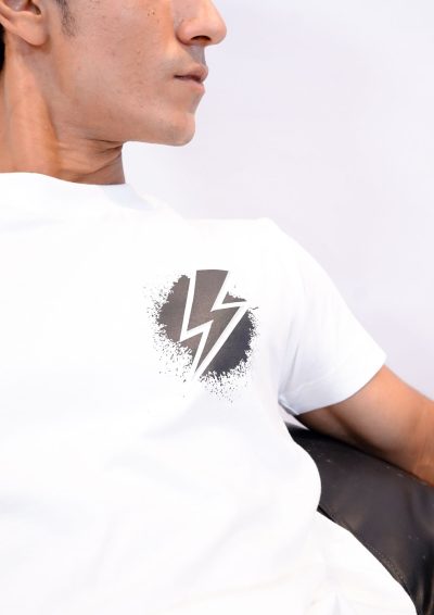 Bolt Emblem Tee – Blanc & Noir - Image 3